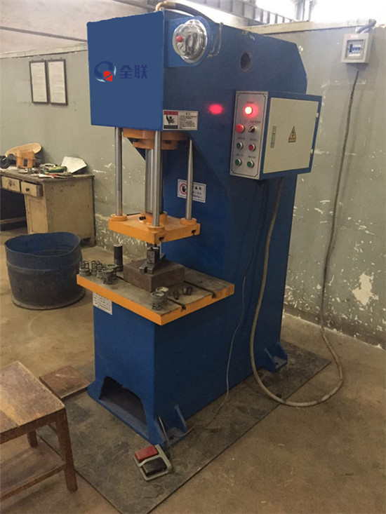 單柱(zhu)液壓(ya)機