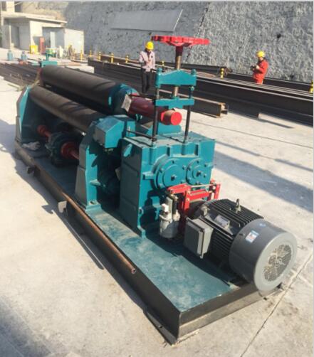 三輥(gun)卷闆(pan)機