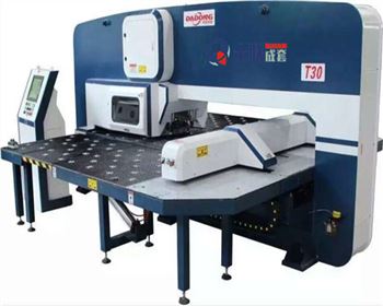 江(jiang)蘇閉式液(ye)壓數控轉(zhuan)塔沖床