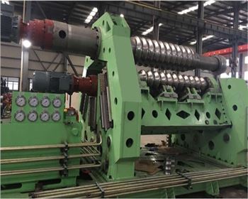 蘭州(zhou)電液伺(si)服四輥(gun)波紋闆(pan)卷闆機(ji)