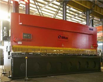 剪闆(pan)機已(yi)成為(wei)各企(qi)事業(ye)單位(wei)使用(yong)較為(wei)廣泛(fan)的剪(jian)切設(she)備