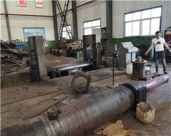 液壓(ya)三輥卷闆(pan)機大修改(gai)造